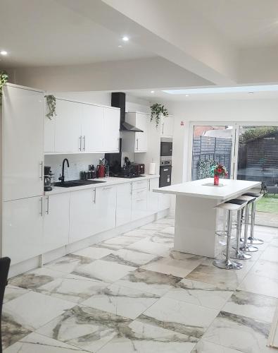 Konyha, Luxury and spacious 3 bedroom home in Southampton in Swaythling Konyha, Luxury and spacious 3 bedroom home in Southampton in Swaythling