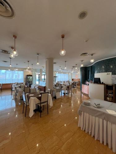 Restaurant, MILLENNIUM GOLD HOTEL in Naples Restaurant, MILLENNIUM GOLD HOTEL in Naples