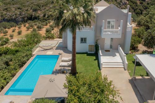 Infinity Villa with Pool, BBQ and Ping-Pong Table, 2km from the beach in Nikiforos Fokas Infinity Villa with Pool, BBQ and Ping-Pong Table, 2km from the beach in Nikiforos Fokas