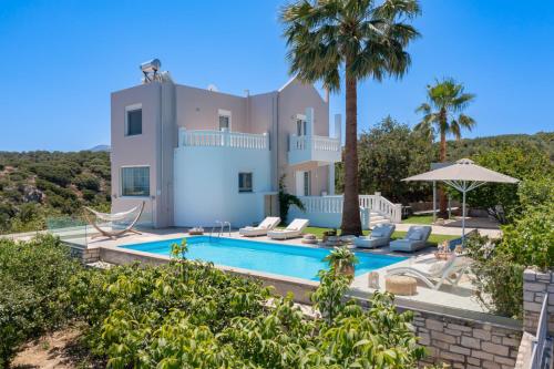 Garden, Infinity Villa with Pool, BBQ and Ping-Pong Table, 2km from the beach in Nikiforos Fokas Garden, Infinity Villa with Pool, BBQ and Ping-Pong Table, 2km from the beach in Nikiforos Fokas