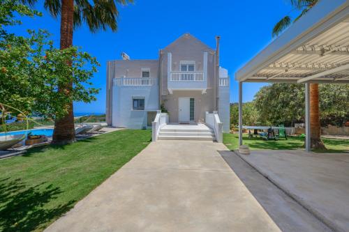 Infinity Villa with Pool, BBQ and Ping-Pong Table, 2km from the beach in Nikiforos Fokas Infinity Villa with Pool, BBQ and Ping-Pong Table, 2km from the beach in Nikiforos Fokas