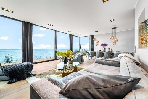 Spimoev - Neues Designapartment mit Panoramablick auf Ostsee und Strand in Olpenitz Spimoev - Neues Designapartment mit Panoramablick auf Ostsee und Strand in Olpenitz