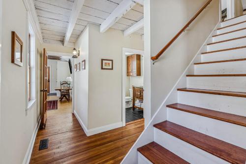 Historic Charm Located On the River - Rustic Chic in Quechee (VT) Historic Charm Located On the River - Rustic Chic in Quechee (VT)