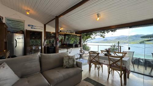 Refúgio na natureza com vista espetacular em Ilhabela (Refugio na natureza com vista espetacular em Ilhabela) in Praia do Portinho Refúgio na natureza com vista espetacular em Ilhabela (Refugio na natureza com vista espetacular em Ilhabela) in Praia do Portinho