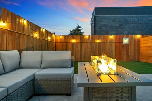 Luxe Home w Pool & Firepit, Bachelorette Friendly in Serra Mesa Luxe Home w Pool & Firepit, Bachelorette Friendly in Serra Mesa