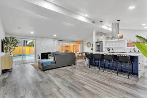 Luxe Home w Pool & Firepit, Bachelorette Friendly in Serra Mesa Luxe Home w Pool & Firepit, Bachelorette Friendly in Serra Mesa