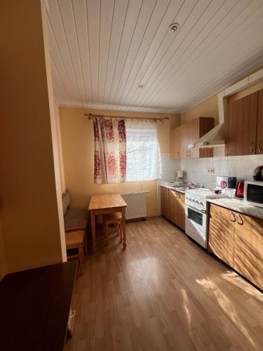 Cozy Maumedziu Apartment in Jeruzalė Cozy Maumedziu Apartment in Jeruzalė