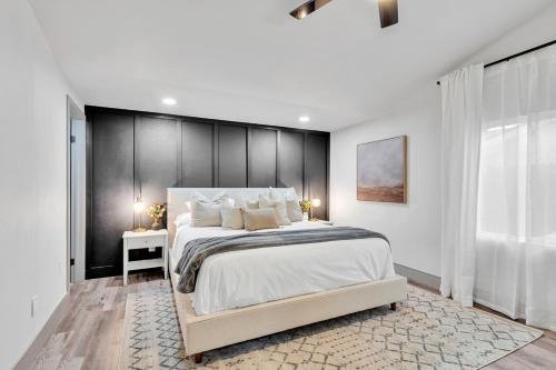 Luxe Home w Pool & Firepit, Bachelorette Friendly in Serra Mesa Luxe Home w Pool & Firepit, Bachelorette Friendly in Serra Mesa