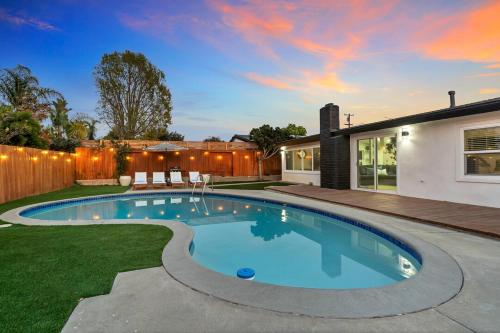 Luxe Home w Pool & Firepit, Bachelorette Friendly in Serra Mesa Luxe Home w Pool & Firepit, Bachelorette Friendly in Serra Mesa