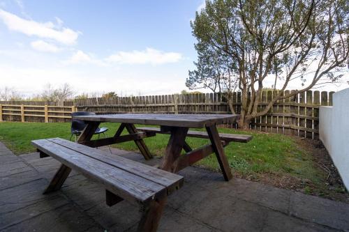 Kert, Seacliff Holiday Homes No 2 by Trident Holiday Homes in Dunmore East Kert, Seacliff Holiday Homes No 2 by Trident Holiday Homes in Dunmore East