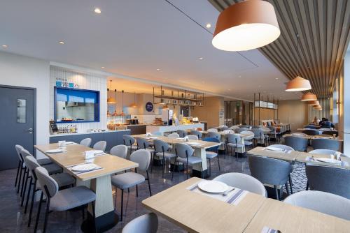 Food and beverages, Holiday Inn Express Changsha University Tech City By IHG in Tianxin Food and beverages, Holiday Inn Express Changsha University Tech City By IHG in Tianxin