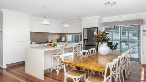 Vista Port Stephens - Luxurious Coastal Retreat in Корлет Vista Port Stephens - Luxurious Coastal Retreat in Корлет