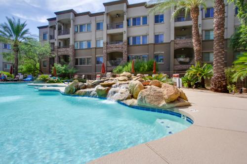 Mid-Century Modern Phoenix Condo, Walk to High St! in Desert View Village Mid-Century Modern Phoenix Condo, Walk to High St! in Desert View Village