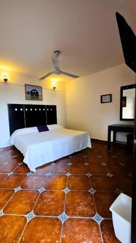 Hotel Villa Esmeralda in 圖斯特拉-古鐵雷斯 Hotel Villa Esmeralda in 圖斯特拉-古鐵雷斯