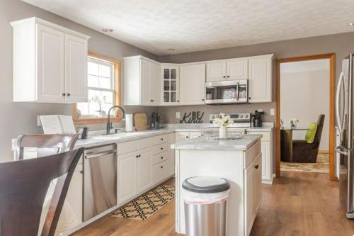 Spacious 4BR Colonial with River Views & Family Charm in Barboursville (WV) Spacious 4BR Colonial with River Views & Family Charm in Barboursville (WV)