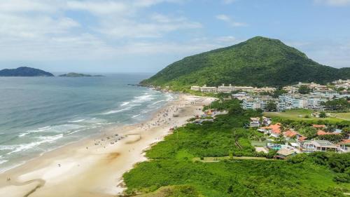 Apto Bougainville 2Q 200m da praia by Achei in 聖堤荷海灘 Apto Bougainville 2Q 200m da praia by Achei in 聖堤荷海灘