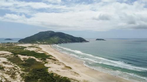 Apto Bougainville 2Q 200m da praia by Achei in 聖堤荷海灘 Apto Bougainville 2Q 200m da praia by Achei in 聖堤荷海灘