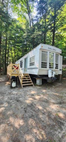Lakefront RV Cottage in Parry Sound #3 in Parry Sound (ON) Lakefront RV Cottage in Parry Sound #3 in Parry Sound (ON)