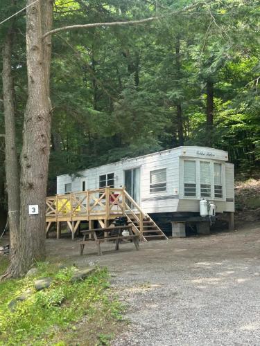 Lakefront RV Cottage in Parry Sound #3 in Parry Sound (ON) Lakefront RV Cottage in Parry Sound #3 in Parry Sound (ON)