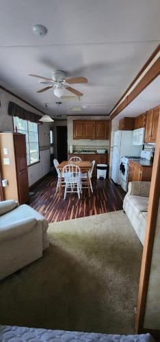 Lakefront RV Cottage in Parry Sound #3 in Parry Sound (ON) Lakefront RV Cottage in Parry Sound #3 in Parry Sound (ON)