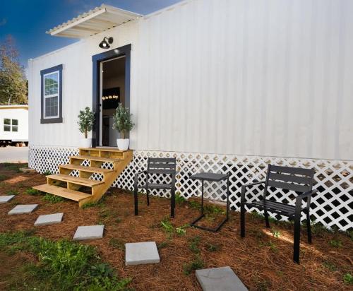 Spacious Tiny Home By Airport-Free Prkng-Fast WiFi in Browns Mill Park Spacious Tiny Home By Airport-Free Prkng-Fast WiFi in Browns Mill Park