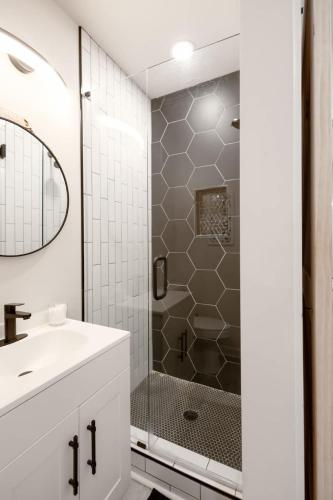 Spacious Tiny Home By Airport-Free Prkng-Fast WiFi in Browns Mill Park Spacious Tiny Home By Airport-Free Prkng-Fast WiFi in Browns Mill Park