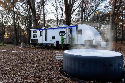 Spacious Oasis With Hot Tub & Firepit In The Woods in 康利 (GA) Spacious Oasis With Hot Tub & Firepit In The Woods in 康利 (GA)
