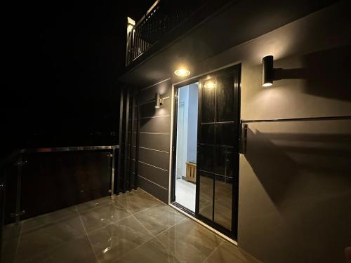 K and R Apartment Fully Furnished Home with Balcony in Carcar City K and R Apartment Fully Furnished Home with Balcony in Carcar City