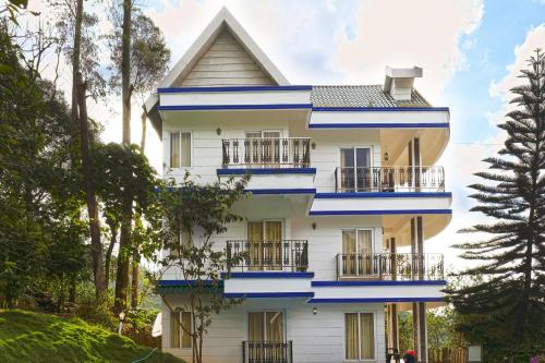 Hotel Bluestone in Palluruthy Hotel Bluestone in Palluruthy