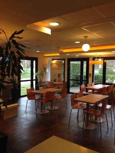 酒吧/高級酒吧, 朗布依埃宜必思經濟型酒店 (Ibis Budget Rambouillet) in 杭布葉 酒吧/高級酒吧, 朗布依埃宜必思經濟型酒店 (Ibis Budget Rambouillet) in 杭布葉