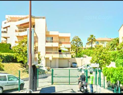 Studio cosy Balcon Apercu mer in Les Breguieres Studio cosy Balcon Apercu mer in Les Breguieres