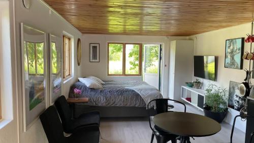 Gästhus i lummig trädgård (Gasthus i lummig tradgard) in Loderup Gästhus i lummig trädgård (Gasthus i lummig tradgard) in Loderup