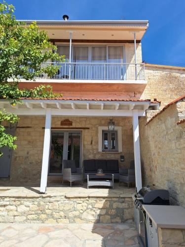 Vouno Vouni Cottage in 禾尤尼 Vouno Vouni Cottage in 禾尤尼