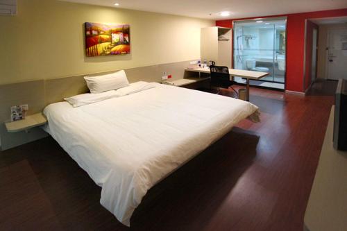 This photo about Hanting Express Shanghai Conference Centre Zhuguang Road shared on HyHotel.com