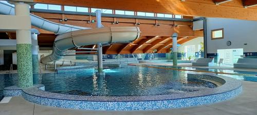 Apartmán C409 v areálu Wellness hotelu Frymburk (Apartman C409 v arealu Wellness hotelu Frymburk) in 弗林布爾克 Apartmán C409 v areálu Wellness hotelu Frymburk (Apartman C409 v arealu Wellness hotelu Frymburk) in 弗林布爾克