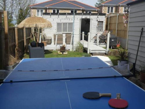 Isle Escape Retreat- Sleeps 4 Garden & Games Room in Cowes North Isle Escape Retreat- Sleeps 4 Garden & Games Room in Cowes North