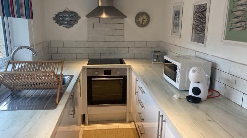 Isle Escape Retreat- Sleeps 4 Garden & Games Room in Cowes North Isle Escape Retreat- Sleeps 4 Garden & Games Room in Cowes North