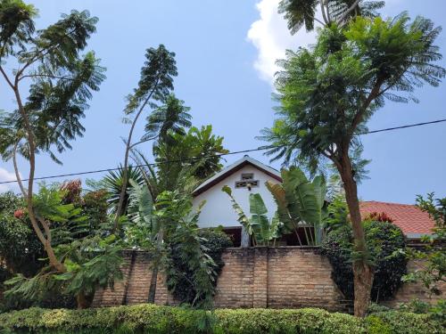 Vchod, BahEJ House in Butare Vchod, BahEJ House in Butare