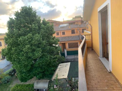 GRANDE APPARTAMENTO su DUE LIVELLI con TERRAZZA in Prima Porta GRANDE APPARTAMENTO su DUE LIVELLI con TERRAZZA in Prima Porta