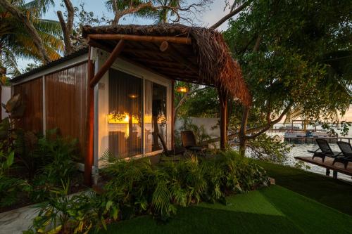 Giardino, Casa Aakal Lagoon Front in Bacalar Giardino, Casa Aakal Lagoon Front in Bacalar