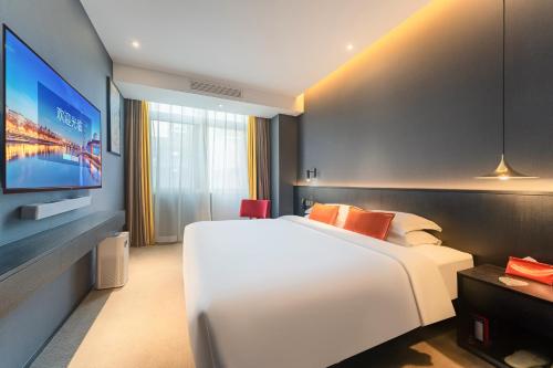 HeSu DESIGNER Hotel & Suites - Xi'an Drum Tower & YONGNING Gate Branch (HeSu Designer Hotel & Suites -Near Xi'an Drum Tower and Yongning Gate -Free Laundry Luggage Storage ) in Pagoda Small Wild Goose HeSu DESIGNER Hotel & Suites - Xi'an Drum Tower & YONGNING Gate Branch (HeSu Designer Hotel & Suites -Near Xi'an Drum Tower and Yongning Gate -Free Laundry Luggage Storage ) in Pagoda Small Wild Goose