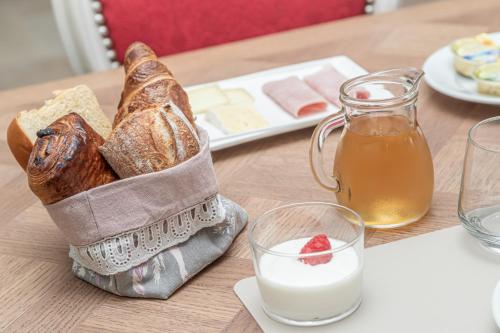 Ételek és italok, chambre d'hôtes Le Domaine de la Vallée (chambre d'hotes Le Domaine de la Vallee) in Saint Martin De Varreville Ételek és italok, chambre d'hôtes Le Domaine de la Vallée (chambre d'hotes Le Domaine de la Vallee) in Saint Martin De Varreville