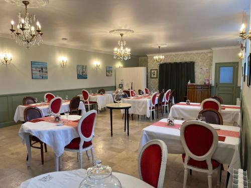 Étterem, chambre d'hôtes Le Domaine de la Vallée (chambre d'hotes Le Domaine de la Vallee) in Saint Martin De Varreville Étterem, chambre d'hôtes Le Domaine de la Vallée (chambre d'hotes Le Domaine de la Vallee) in Saint Martin De Varreville