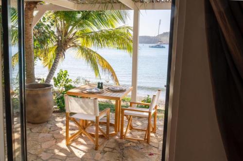 Balkonas / terasa, Galleon Beach 2 Bedroom Cottages in English Harbour Balkonas / terasa, Galleon Beach 2 Bedroom Cottages in English Harbour