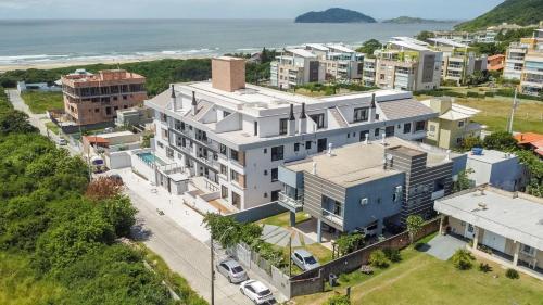 Apto Girassol 200m da praia by Achei Florianópolis (Apto Girassol 200m da praia by Achei Florianopolis) in หาดซานติงโย Apto Girassol 200m da praia by Achei Florianópolis (Apto Girassol 200m da praia by Achei Florianopolis) in หาดซานติงโย