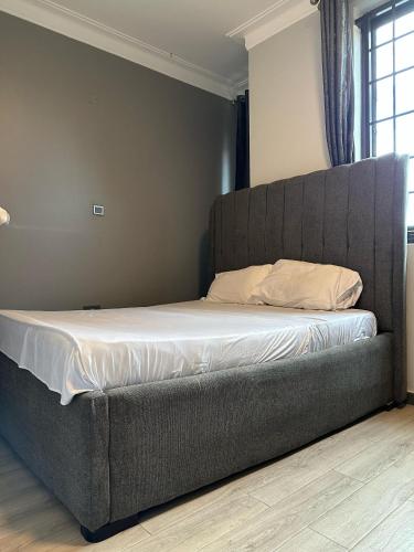 Grey Heights Apartment in Wakiso אזור מטרופוליני Grey Heights Apartment in Wakiso אזור מטרופוליני