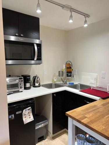 Sunny Garden Suite, Perfect Locale in Richmond District Sunny Garden Suite, Perfect Locale in Richmond District