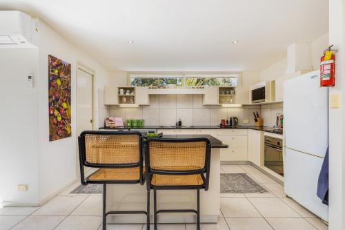 Yarralumla Sunny&open&comfy 3B&2B home near by a lake and shopping centre in يارالوملا Yarralumla Sunny&open&comfy 3B&2B home near by a lake and shopping centre in يارالوملا