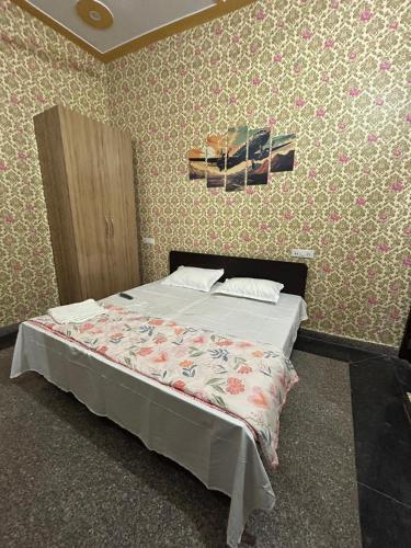 BAMRAH HOTEL in Ambala BAMRAH HOTEL in Ambala