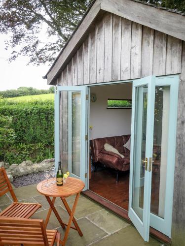 The Beech Hut - Peaceful countryside retreat in Down Barat The Beech Hut - Peaceful countryside retreat in Down Barat
